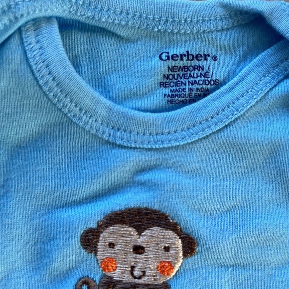 Gerber Monkey/Lion Newborn Set - Picture 2 of 3